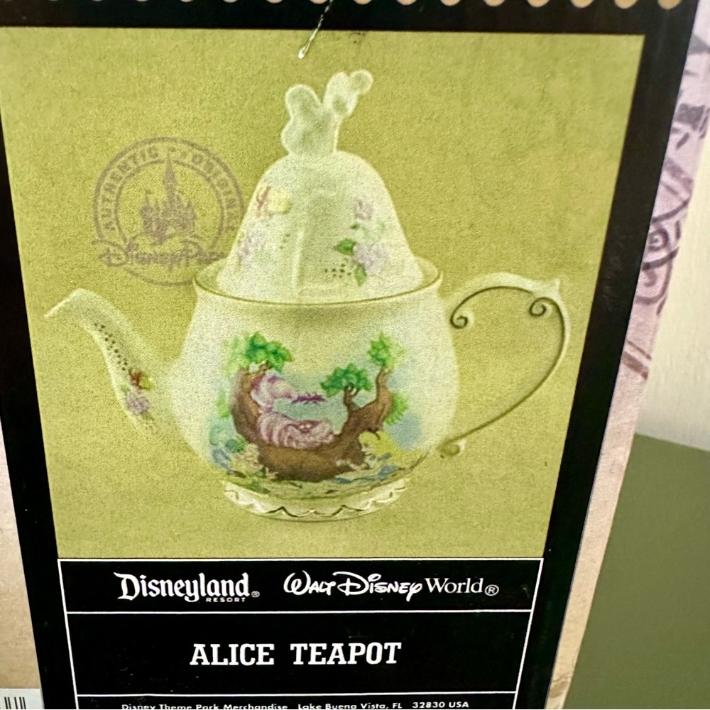 NEW Retired Disney Alice In Wonderland Teapot - Picture 3 of 8